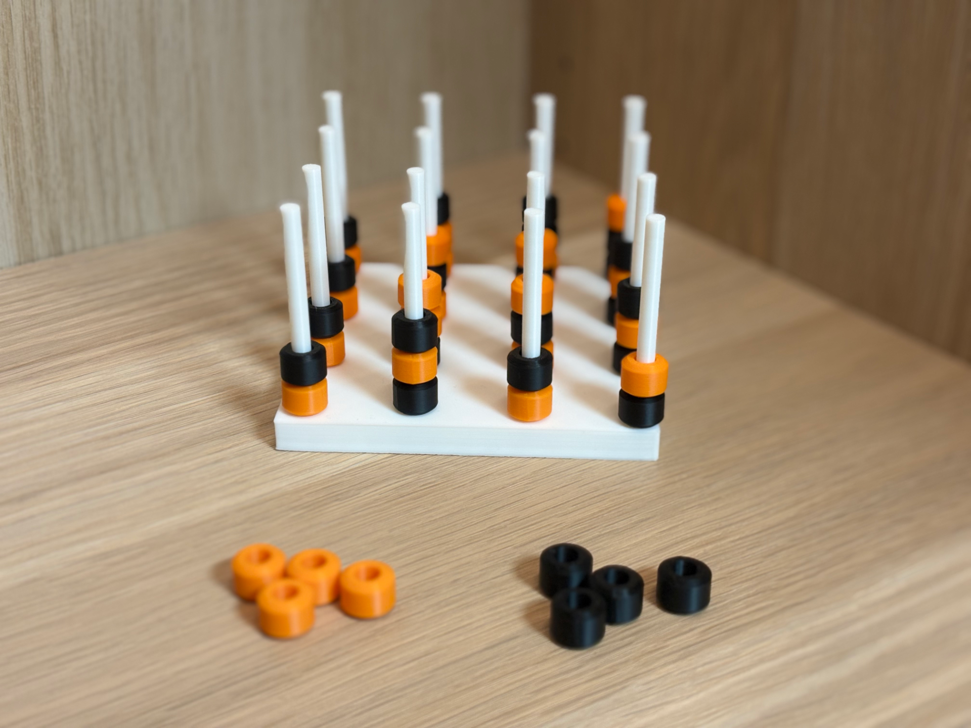 StacTac-4x4 TicTacToe mit einer dritten Dimension