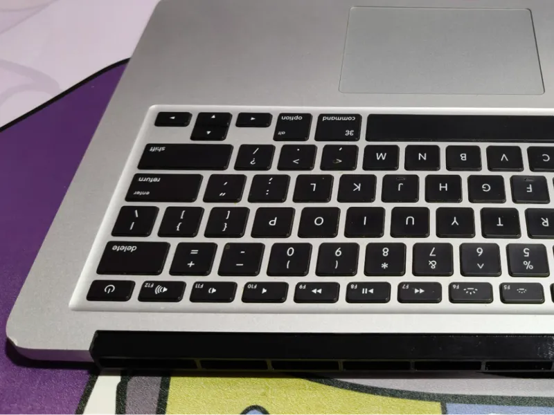 Headless Macbook Air A1466 Hinge-Cover