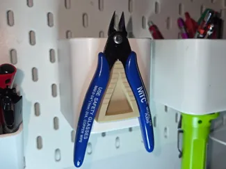 Snips Holder with magnets