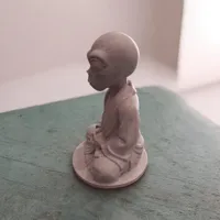 Statuette d'alien zen en méditation — photo 5
