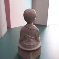 Statuette d'alien zen en méditation — photo 4