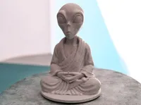 Statuette d'alien zen en méditation — photo 1