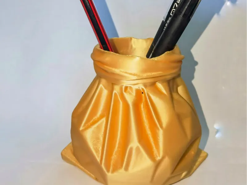 Pen holder-garbage bag shape