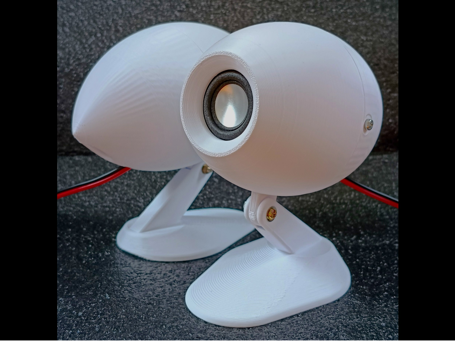 卵型のスピーカーエンクロージャー