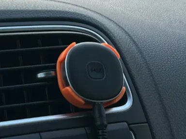 j33BT car vent holder