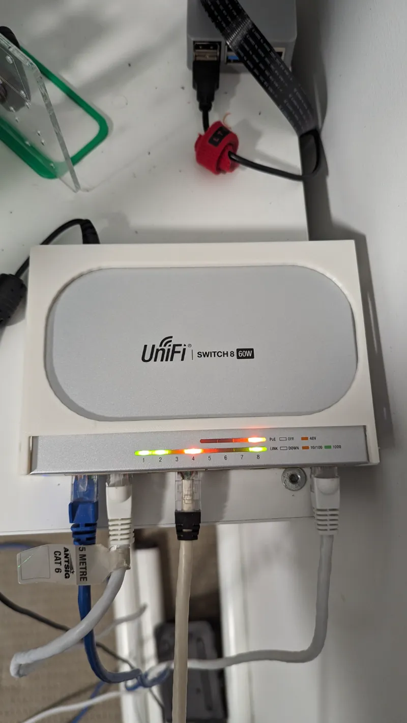 Unifi US-8-60W Wall/Desk Mount