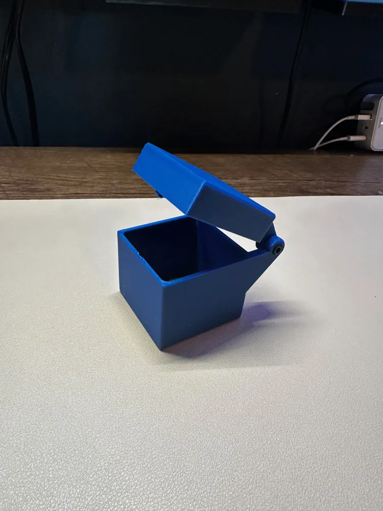 Snap Lid Box with strong hinge - Free 3D Print Model - MakerWorld