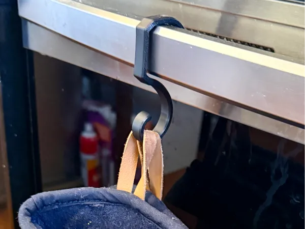 Porte-manique pour porte de four