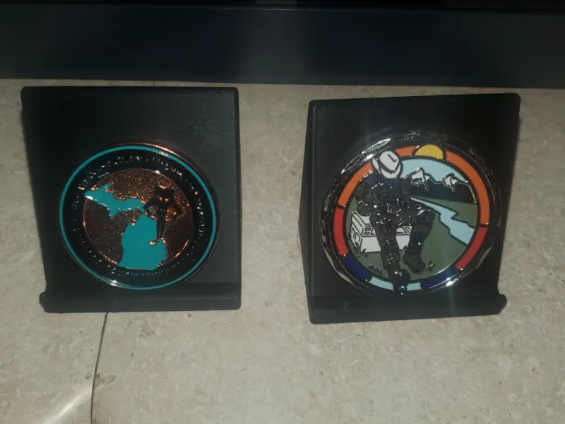 Challenge Coin Stand & wall mount