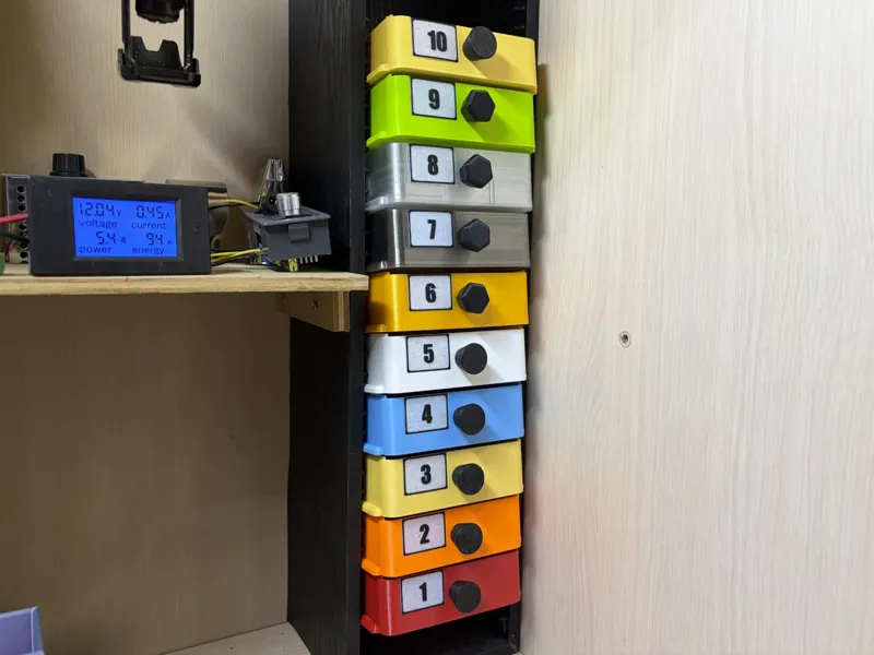 Drawer with splitter for CD shelf