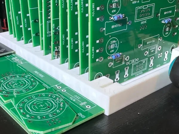 Support pour circuits imprimés (PCB)