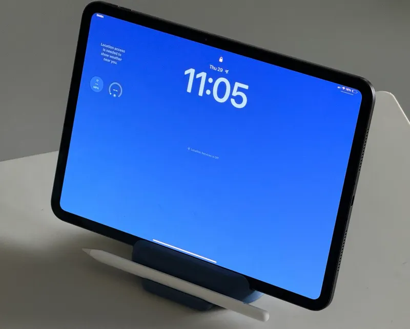 iPad Pro 2024 stand with pencil rest
