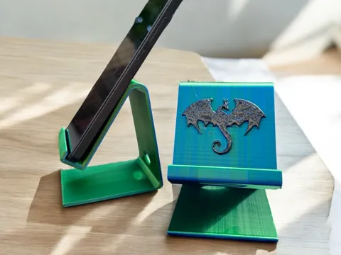 Dragon phone stand