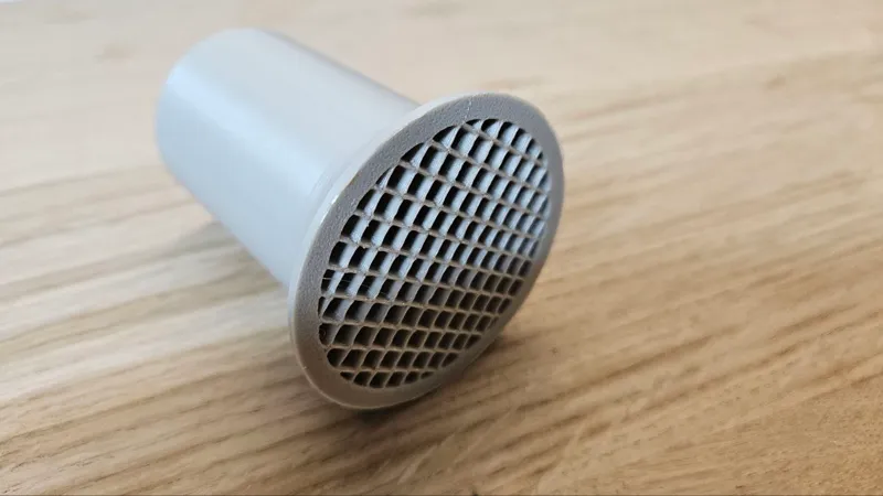Vacuum Cleaner nozzle with grid