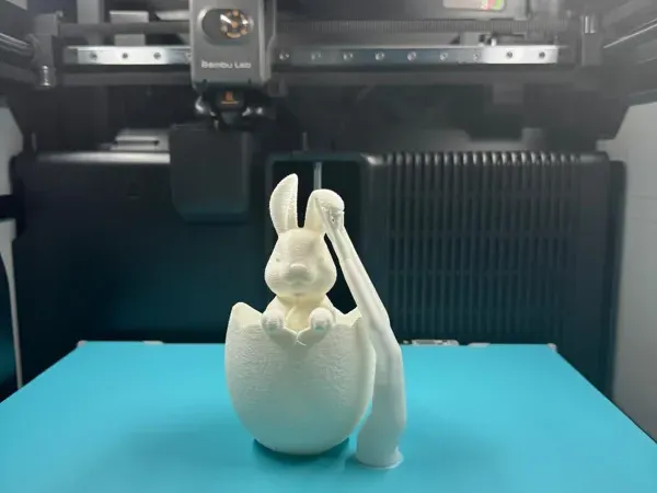 Veilleuse LED lapin dans un œuf
