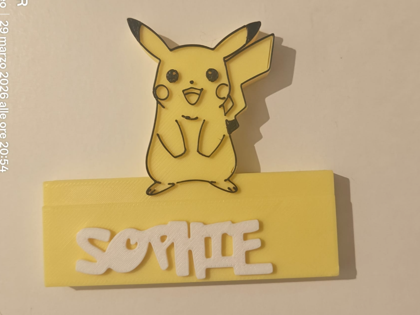 sophie nome da scrivania con pikachu