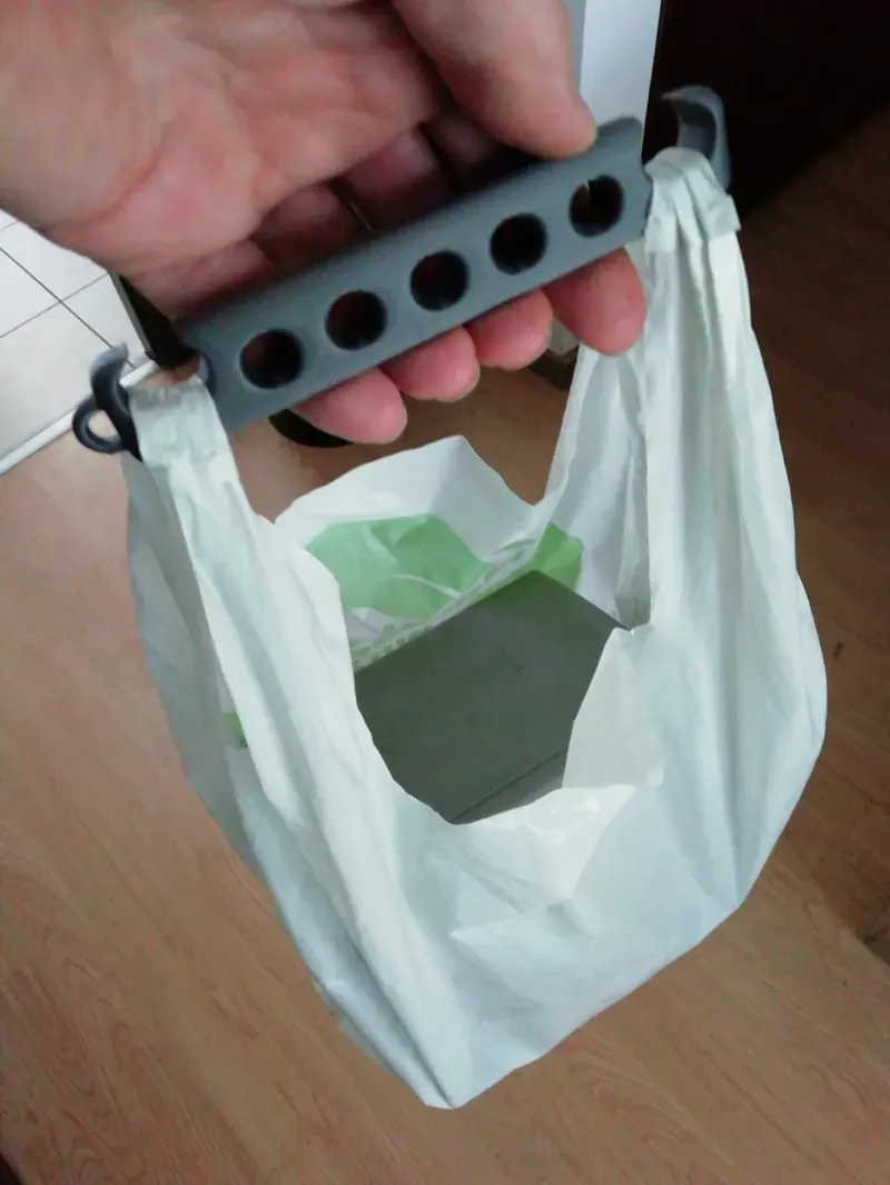 Simple bag holder