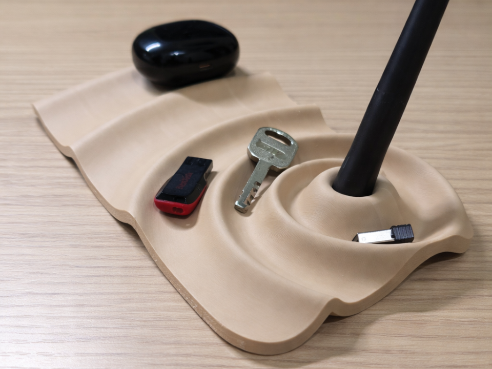 Ripple Catchall Desk Tray with Pen Holder