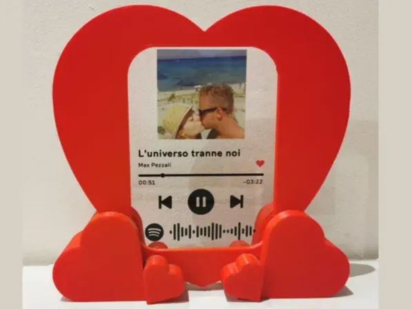 Heart frame for acrylic photos