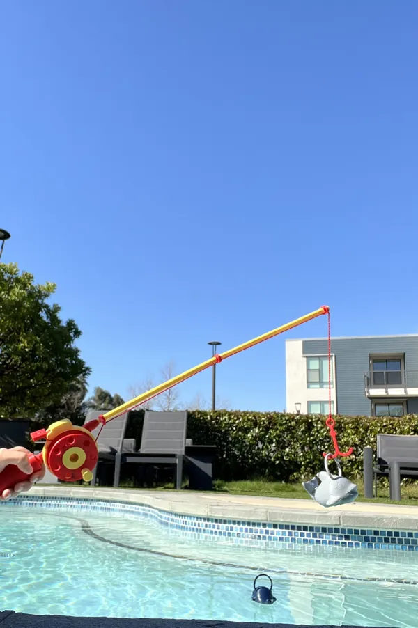 Canne à pêche jouet pour piscine, avec cliquet sonore