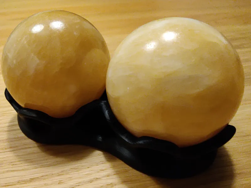 Baoding balls stand. Any diameter.