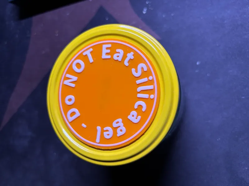 Silica gel lid