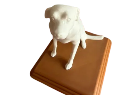 Escultura de perro American Staffordshire