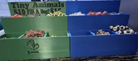 Présentoir bas pour figurines d'animaux miniatures — photo 5