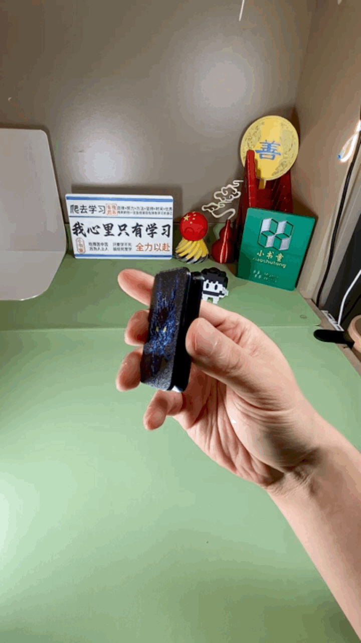 Miniatura 1 do modelo 3D 磁力【推牌+飞牌】21克耗材 解压玩具 指尖陀螺 edc  无限位 咔哒声效 快速打印 牌技高手
