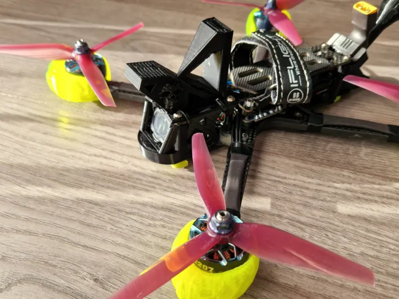 Nazgul 5 v2 battery and camera lens protection