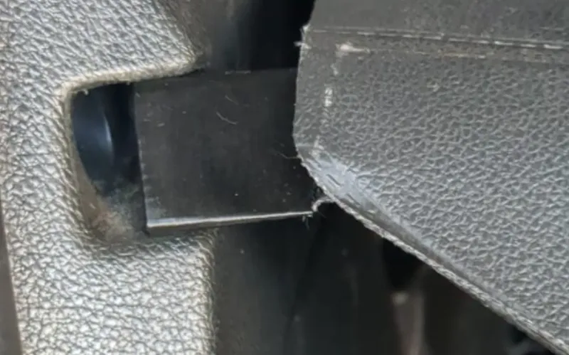 Opel Zafira-TrunkCover Repair