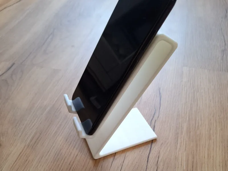 Handy / Tablethalter mit Aussparung für Ladekabel