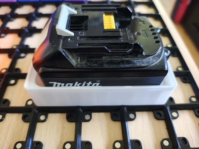 Gridfinity bin for Makita battery (size: 2x3x4,5u)