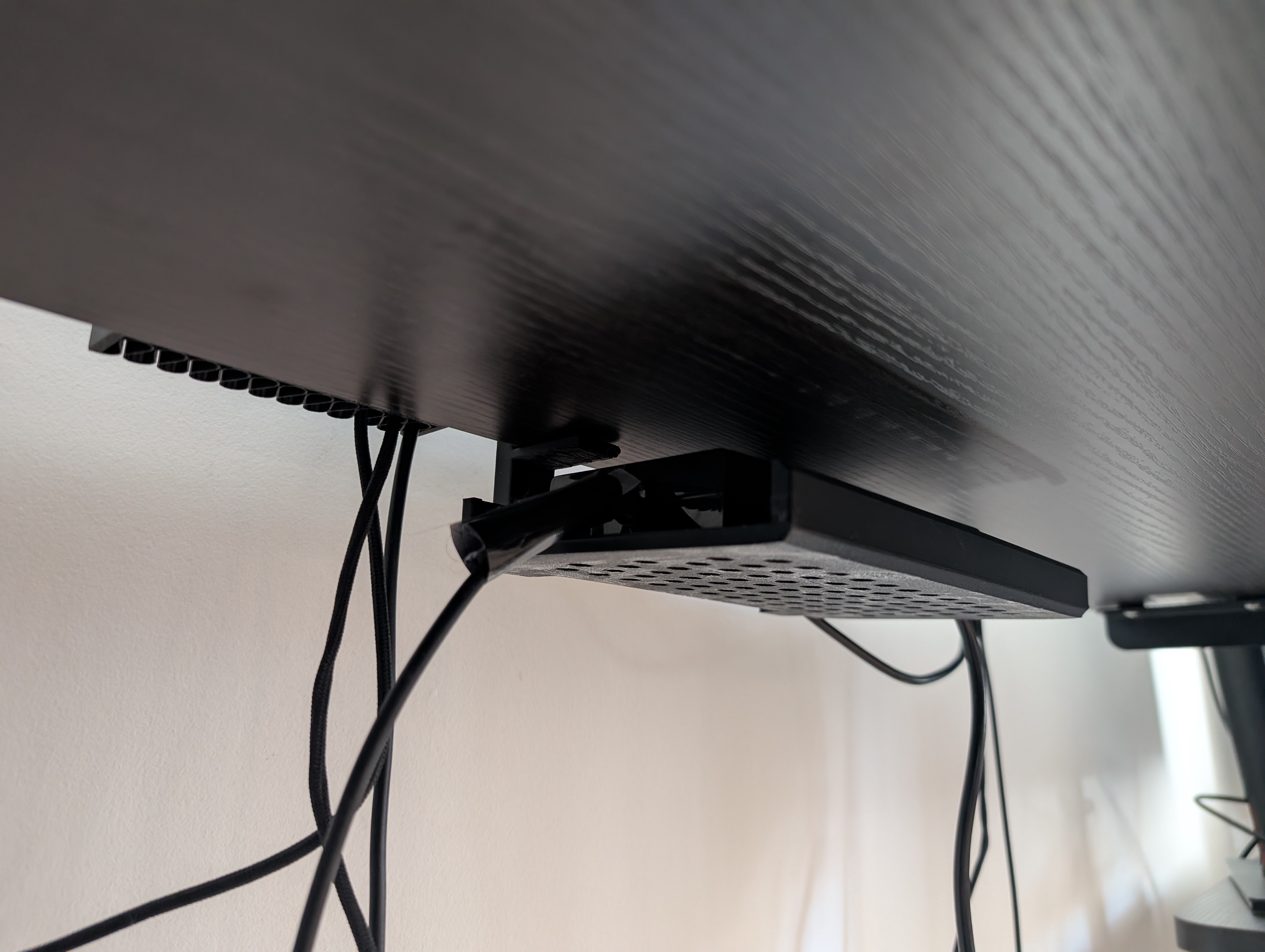 Miniatura 2 do modelo 3D Under desk cable organizer