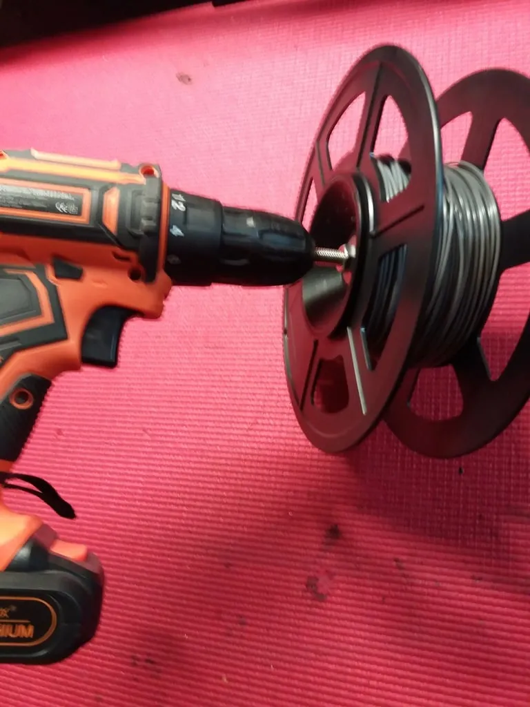 Filament spool winder for transfering wrong wrapped to another spool