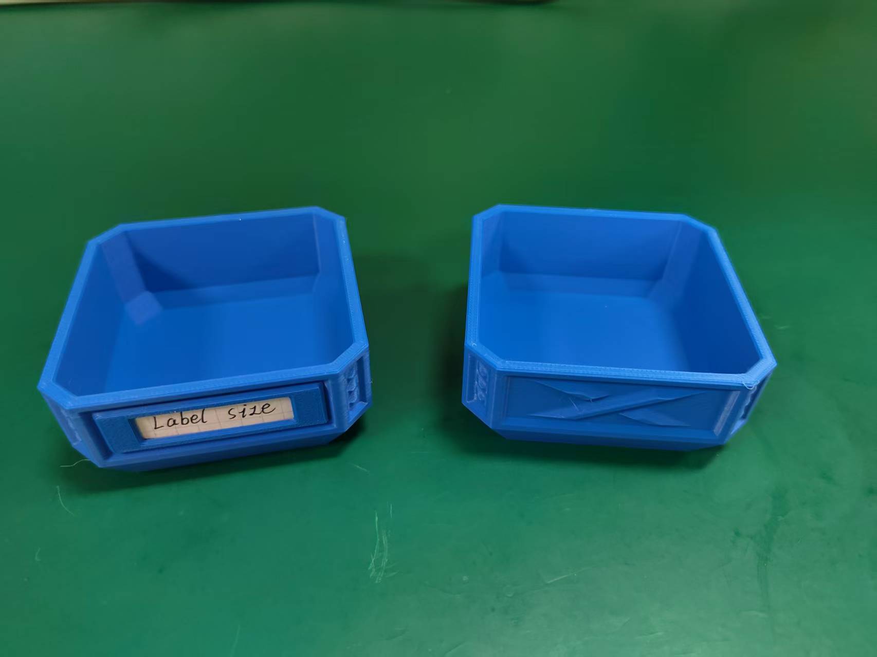 Miniatura 1 do modelo 3D 洞洞板收纳盒【方孔10x10，孔距38】