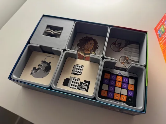 Insert for Codenames Pictures (2025)