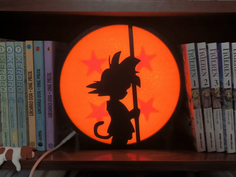 Lámpara dragon ball - Silueta Minimalista de Goku
