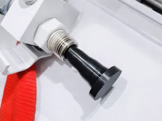 Hydraulic oil service plug