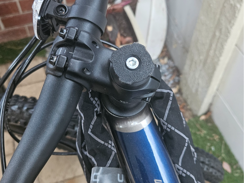 Quad lock stem mount for MTB