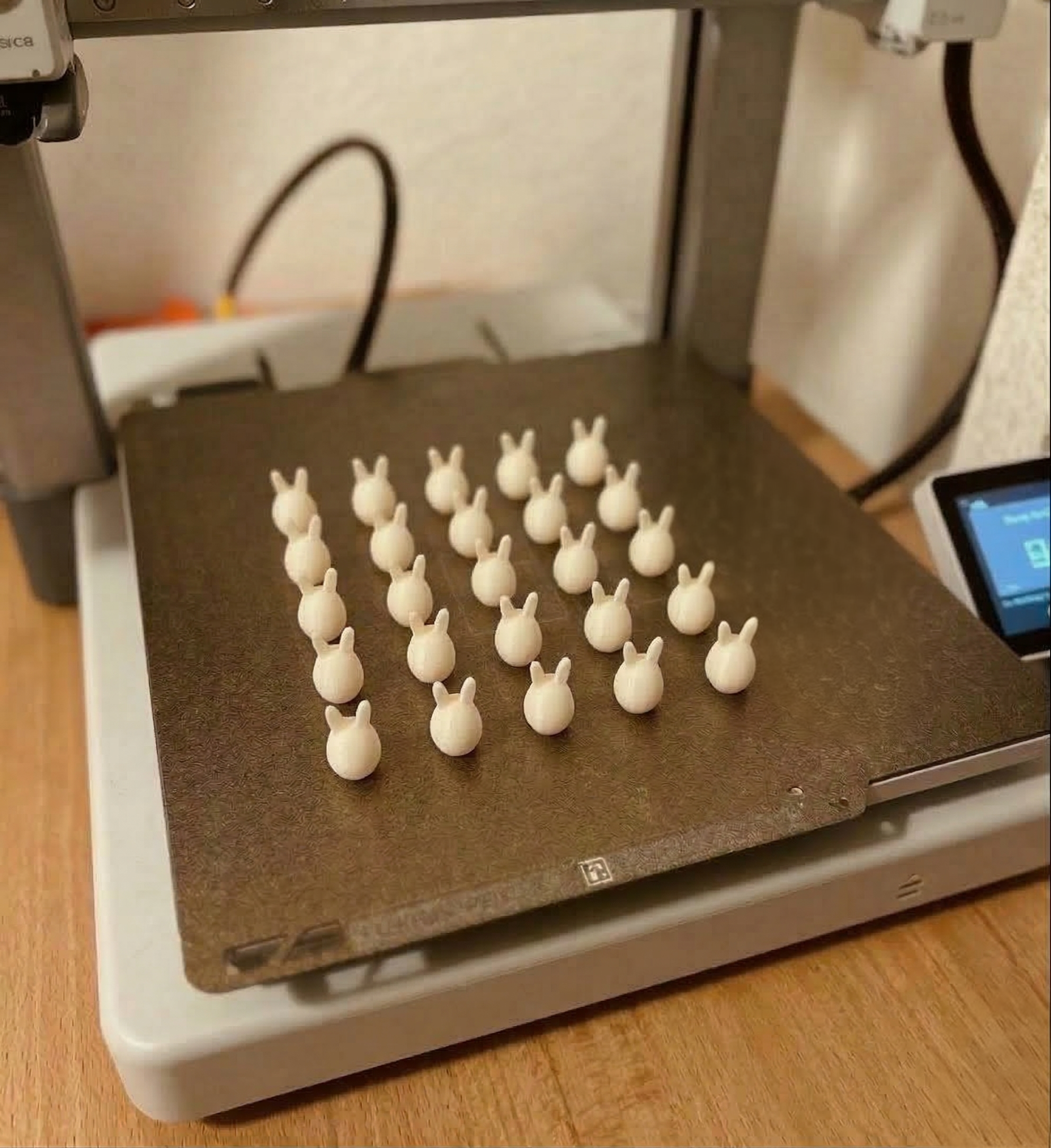 Miniatura 1 do modelo 3D 100 Bunny Easter Eggs with Ears