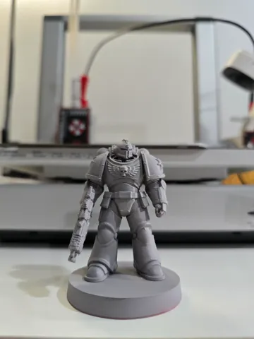 Soporte: miniatura space marine — vista de referencia 2