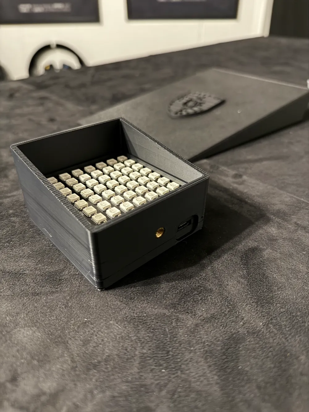 Sim Racing LED Flag / Gear by A1 Guy MakerWorld: Download Free 3D Models