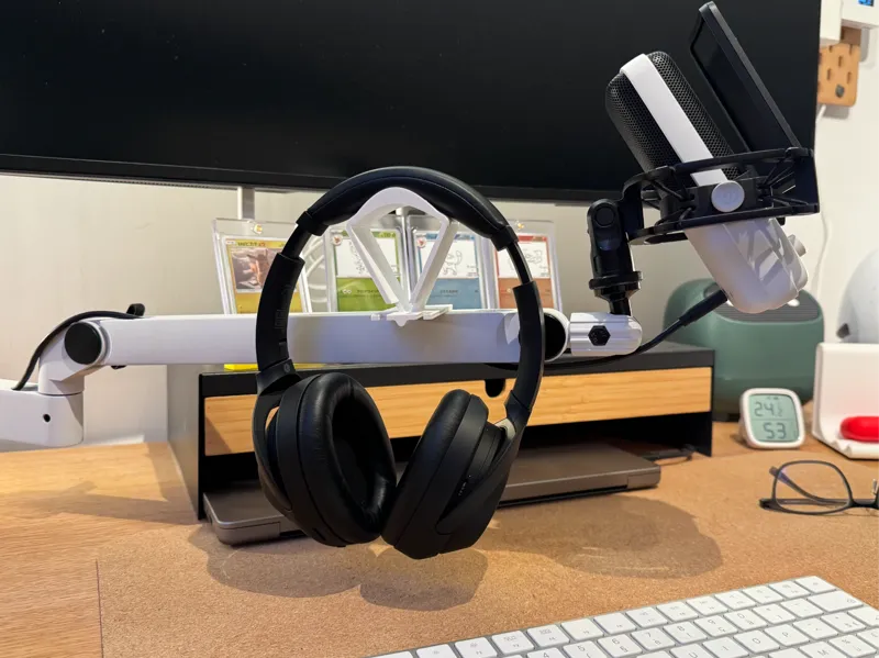Headset holder for microphone arm