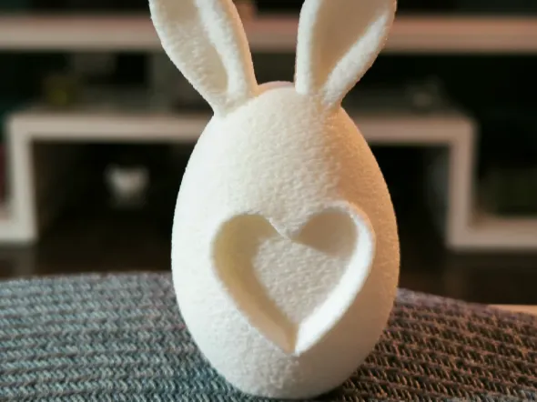 Osterhase mit Herz-Ausschnitt Perfekt für Ostern