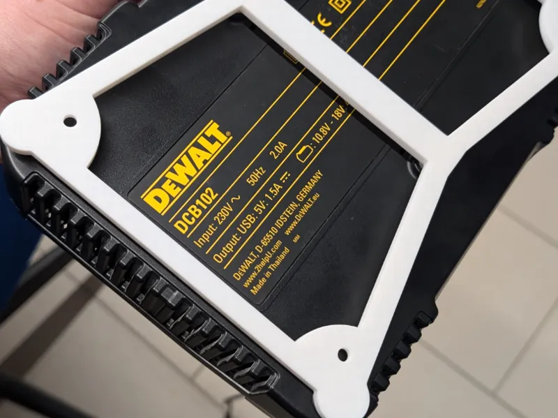 DeWALT DCB102 Wall mount