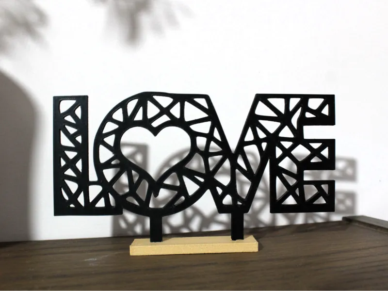 LOVE LINE ART STAND