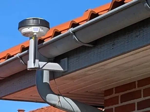 Mammotion RTK to mount on roof overhang below eave
