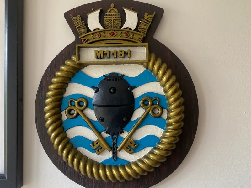HMS Sheraton Mindsweeper crest
