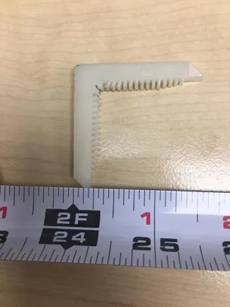 Internal screen corner with teeth